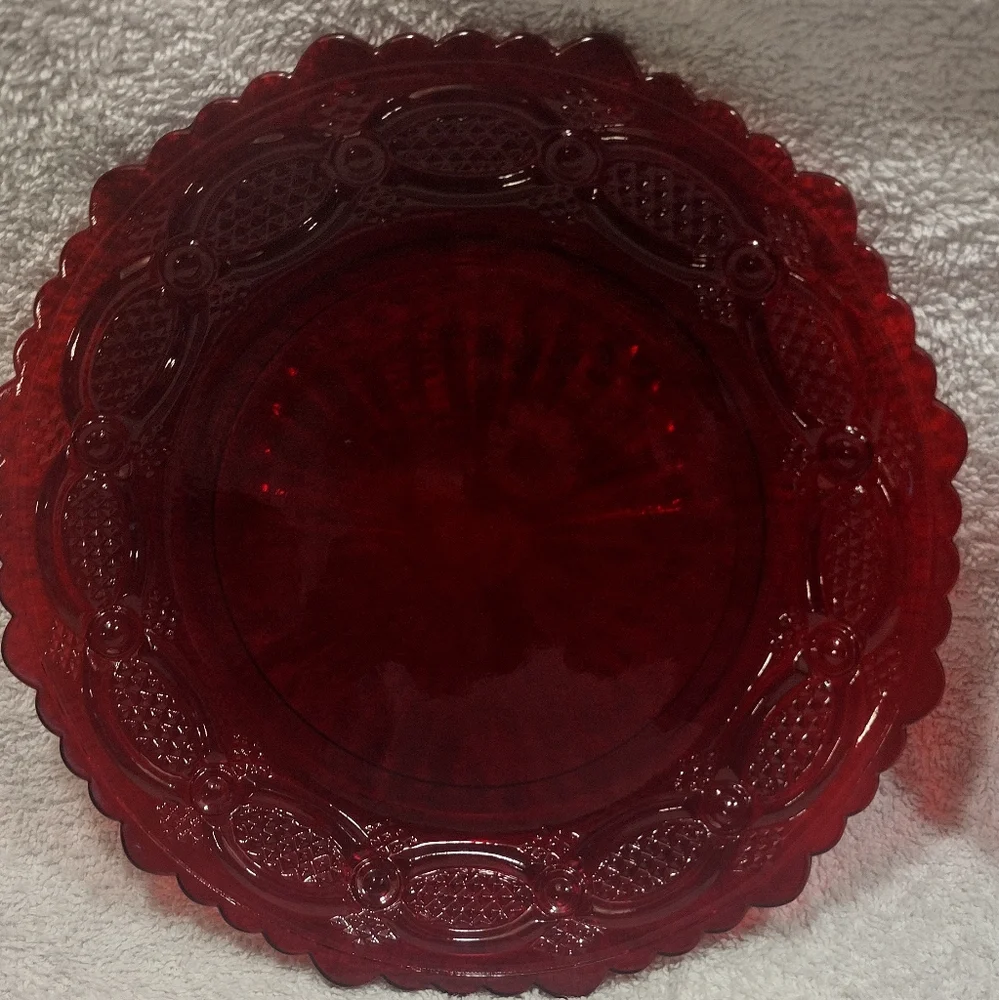 Avon Cape Cod Collection Red Salad/Dessert Plates ( set of two)